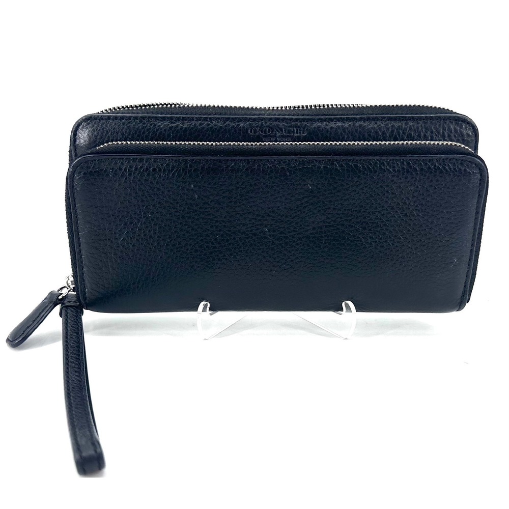 Coach Leather Zip Around Wallet
Wristlet Black Pebbled AS IS Broken
Zipper